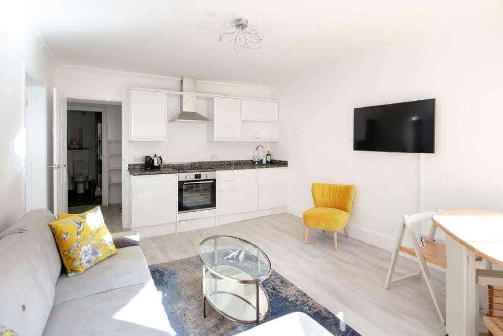 2 Bed City Centre Apartment 1 Min From Bath Abbey Luaran gambar