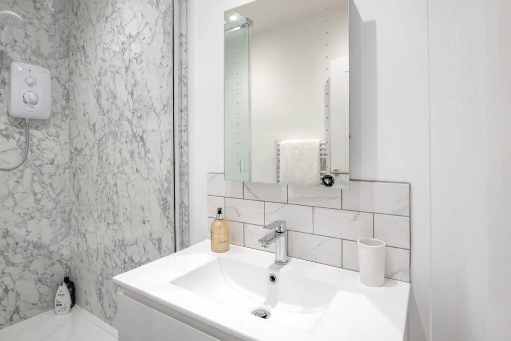 2 Bed City Centre Apartment 1 Min From Bath Abbey Luaran gambar