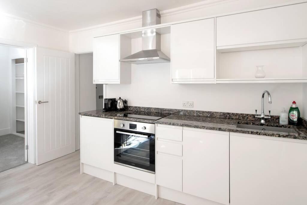2 Bed City Centre Apartment 1 Min From Bath Abbey Luaran gambar