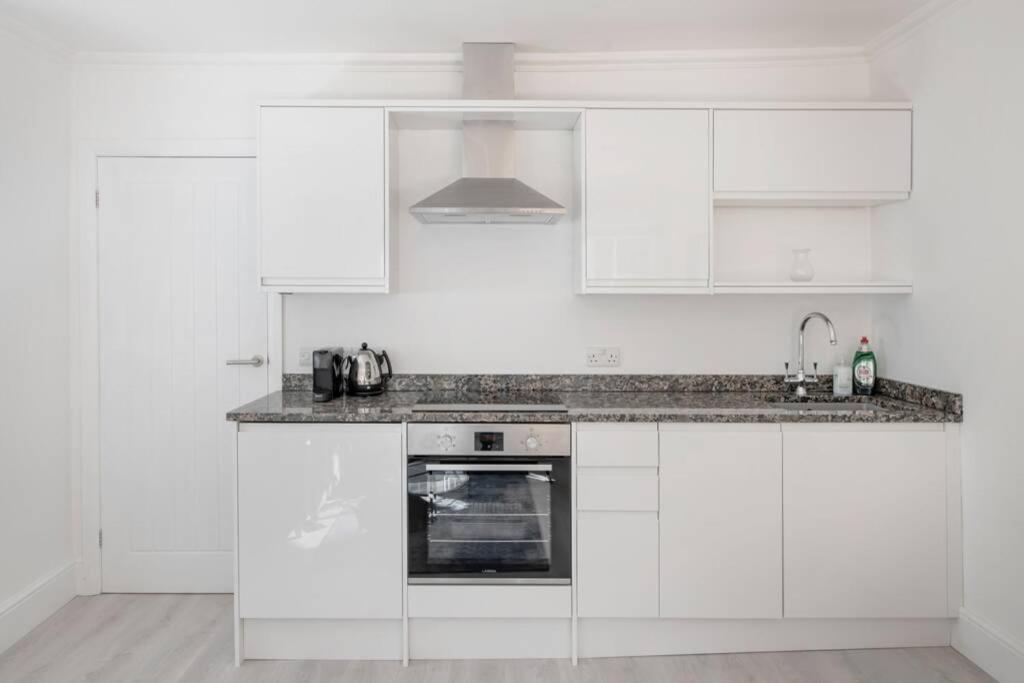 2 Bed City Centre Apartment 1 Min From Bath Abbey Luaran gambar